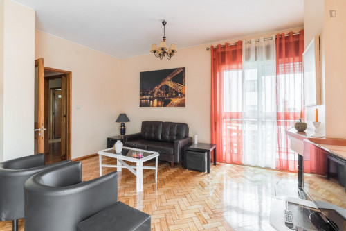 Really neat single bedroom near Instituto Superior de Engenharia - Gallery - 16