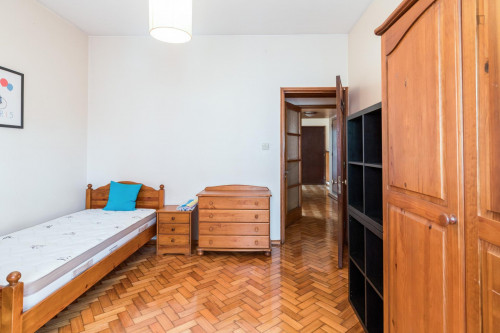 Really neat single bedroom near Instituto Superior de Engenharia