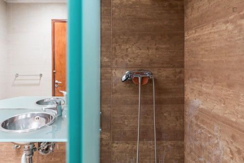 Really neat single bedroom near Instituto Superior de Engenharia - Gallery - 7