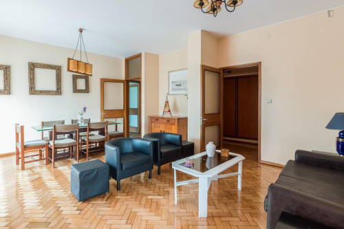 Really neat single bedroom near Instituto Superior de Engenharia - Gallery - 14