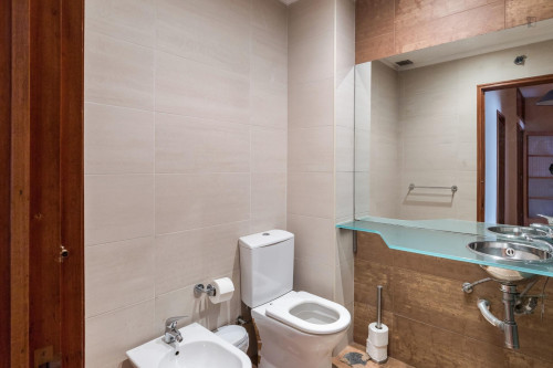 Really neat single bedroom near Instituto Superior de Engenharia - Gallery - 8