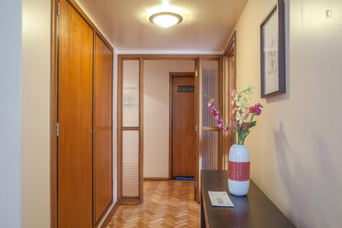 Really neat single bedroom near Instituto Superior de Engenharia - Gallery - 5