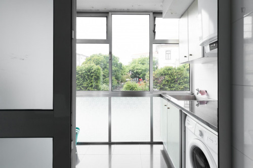 Really neat single bedroom near Instituto Superior de Engenharia - Gallery - 10