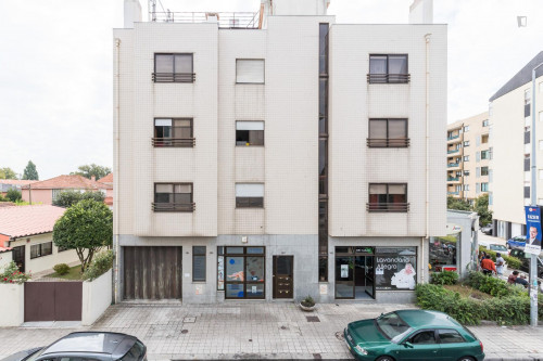 Really neat single bedroom near Instituto Superior de Engenharia