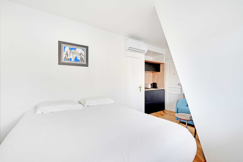 Cozy, practical and well-furnished studio for 2 people - Arc de Triomphe / Champs-Élysées