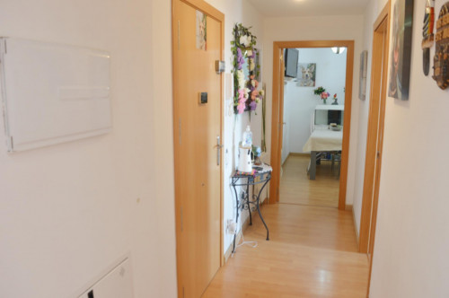 Bright double bedroom in a 3-bedroom apartment near Trinitat Nova metro station - Gallery - 10