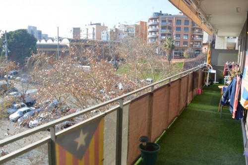 Bright double bedroom in a 3-bedroom apartment near Trinitat Nova metro station - Gallery - 7