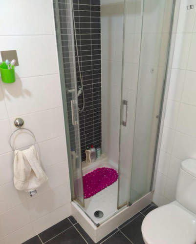 Bright double bedroom in a 3-bedroom apartment near Trinitat Nova metro station - Gallery - 12