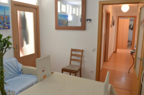 Bright double bedroom in a 3-bedroom apartment near Trinitat Nova metro station - Gallery - 16