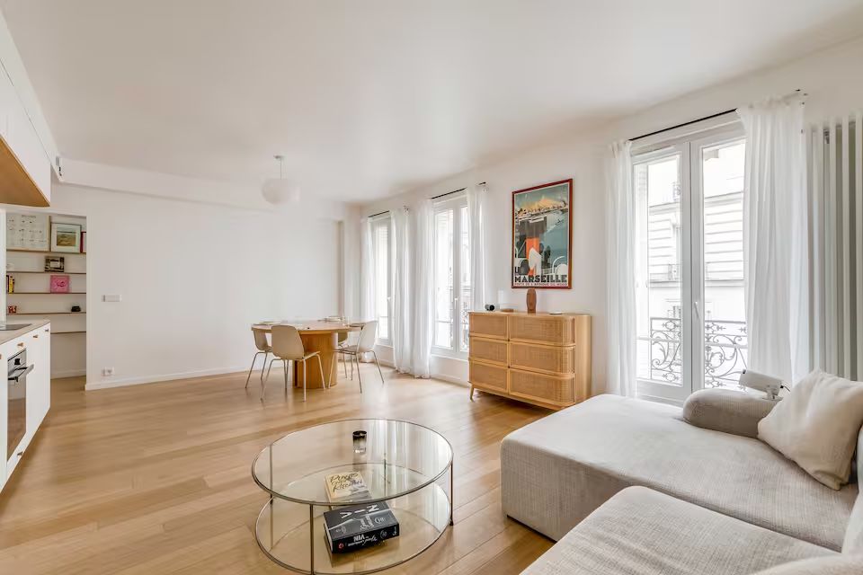  Beautiful, Spacious Apartment For 4 People In Sacré-Cœur  -  Beautiful, spacious apartment for 4 people in Sacré-Cœur  - Gallery -  9