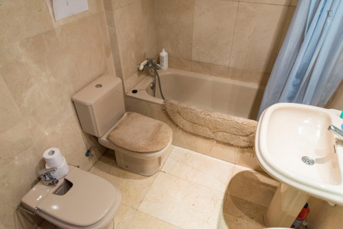 Big single bedroom near the Mirasierra metro with private bathroom - Gallery - 11