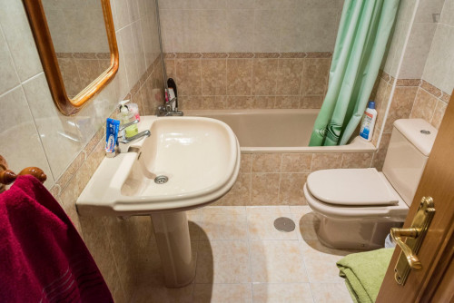 Big single bedroom near the Mirasierra metro with private bathroom - Gallery - 9