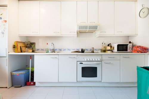 Big single bedroom near the Mirasierra metro with private bathroom - Gallery - 8