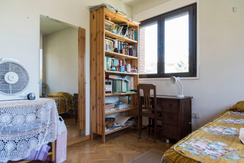 Big single bedroom near the Mirasierra metro with private bathroom