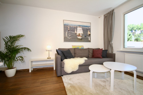 Quiet and Bright Apartment with Sunny Balcony in Bochum’s City Center