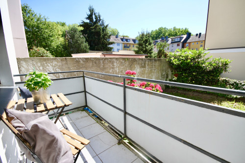 Quiet and Bright Apartment with Sunny Balcony in Bochum’s City Center