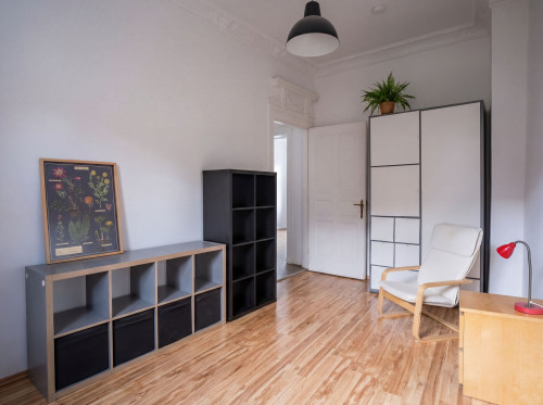 3-Room Altbau near Mauerpark, 4th Floor, Flooded with Light