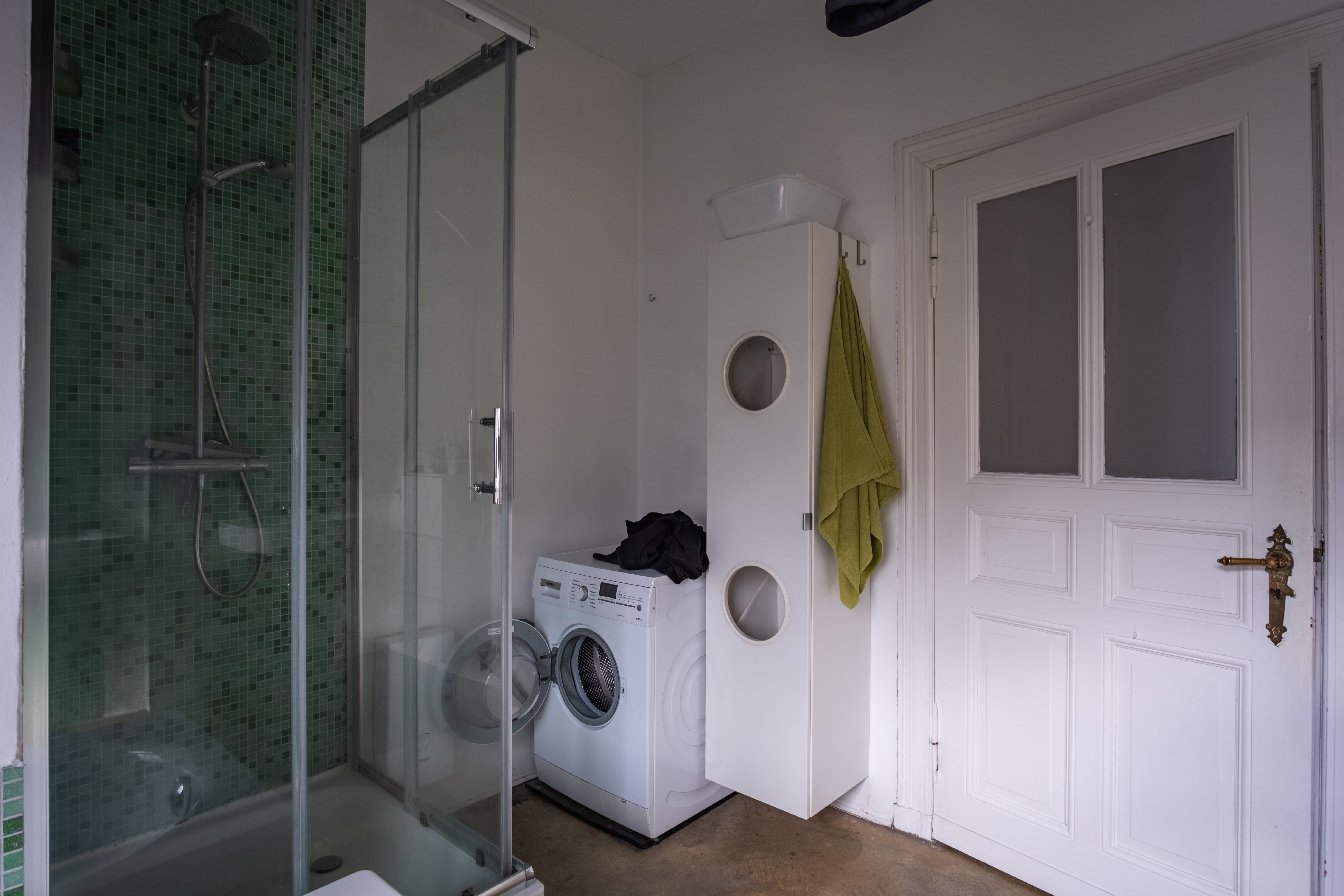  3-Room Altbau Near Mauerpark, 4th Floor, Flooded With Light  -  3-Room Altbau near Mauerpark, 4th Floor, Flooded with Light  - Gallery -  12