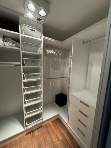 Quiet 110sqm apartment near main station with office