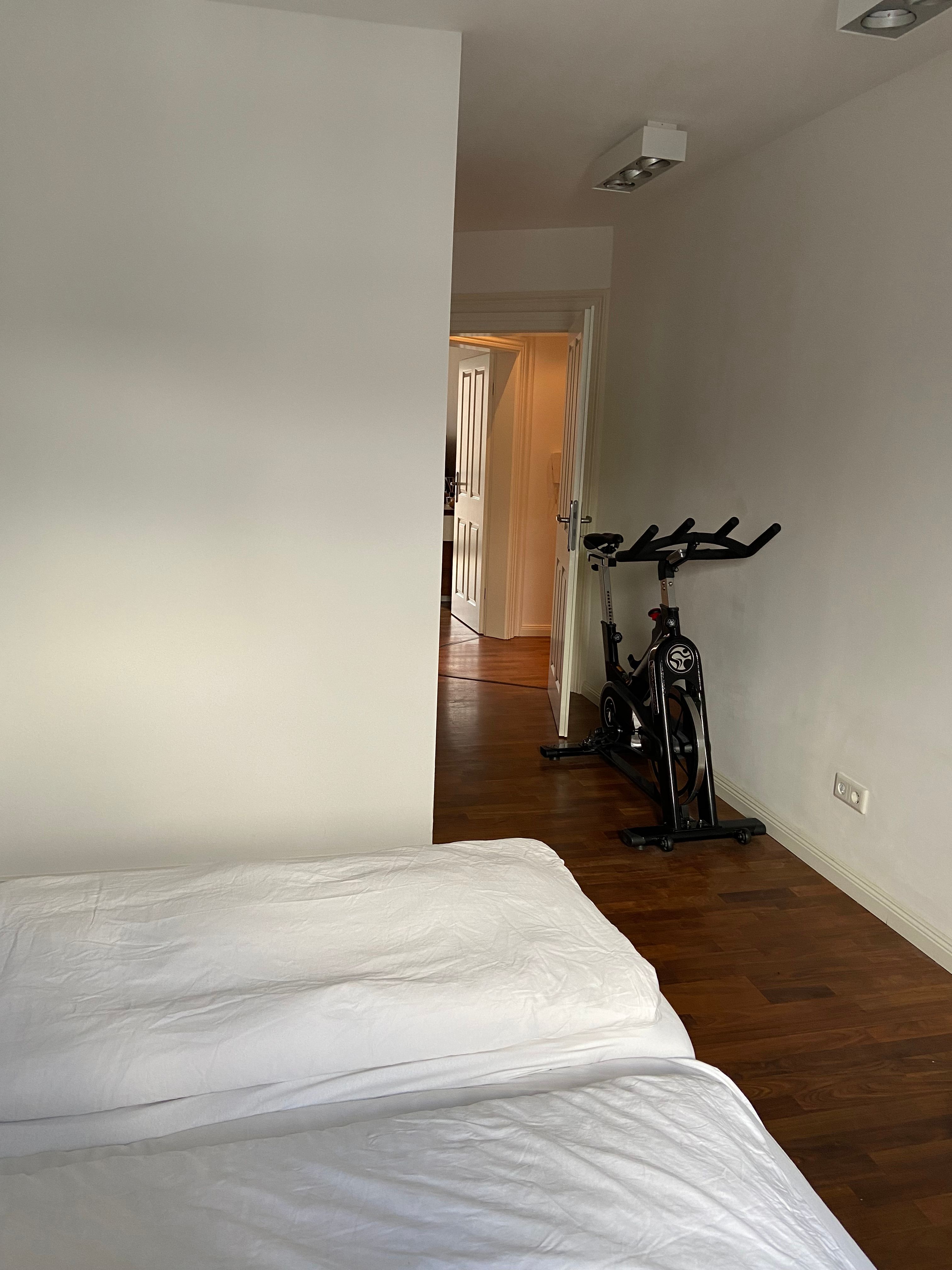 Quiet 110sqm Apartment Near Main Station With Office - 19