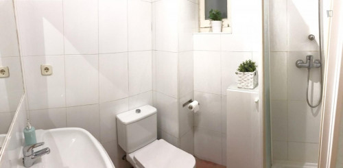 Cosy single bedroom in a 4-bedroom flat, in central Castellana - Gallery - 9