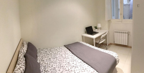Cosy single bedroom in a 4-bedroom flat, in central Castellana - Gallery - 10
