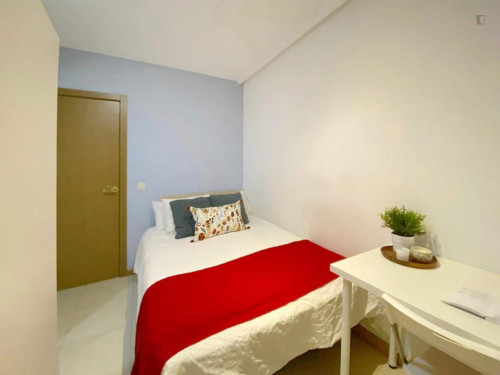 Cosy single bedroom in a 4-bedroom flat, in central Castellana - Gallery - 6