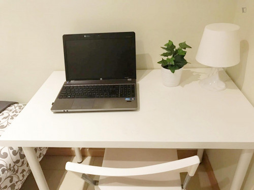 Cosy single bedroom in a 4-bedroom flat, in central Castellana - Gallery - 17