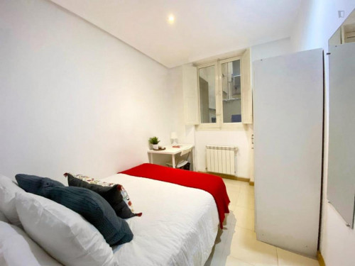 Cosy single bedroom in a 4-bedroom flat, in central Castellana - Gallery - 7