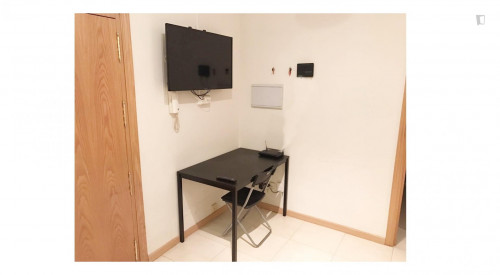 Cosy single bedroom in a 4-bedroom flat, in central Castellana - Gallery - 12