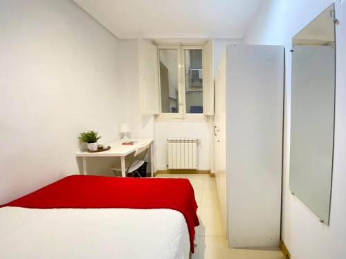 Cosy single bedroom in a 4-bedroom flat, in central Castellana - Gallery - 5