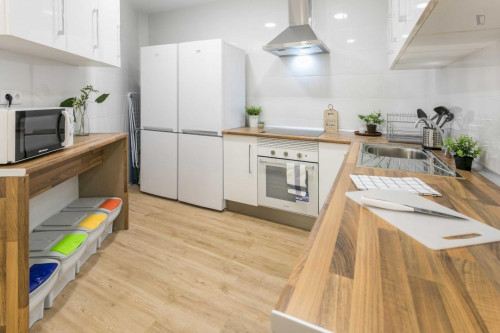 Tasteful double bedroom in a student flat, in Arguelles - Gallery - 11