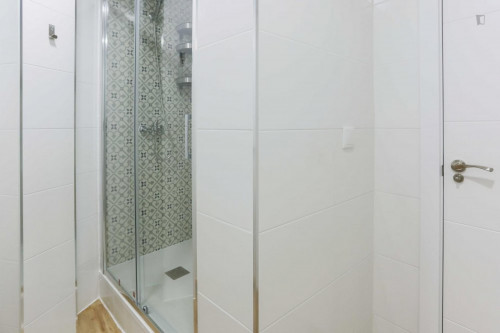 Tasteful double bedroom in a student flat, in Arguelles - Gallery - 6