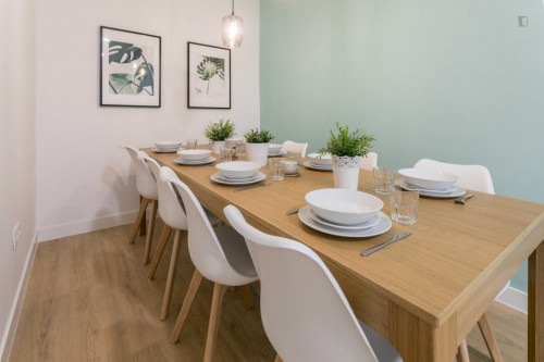 Tasteful double bedroom in a student flat, in Arguelles - Gallery - 16