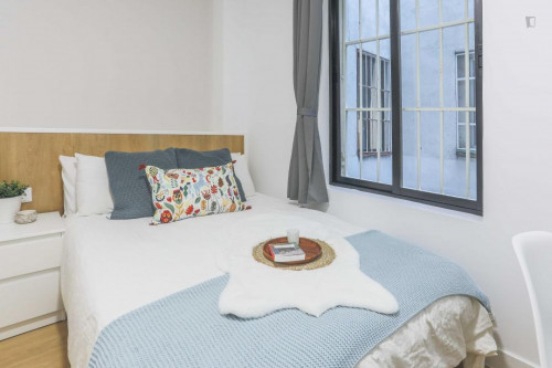 Tasteful double bedroom in a student flat, in Arguelles - Gallery - 25
