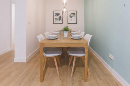 Tasteful double bedroom in a student flat, in Arguelles - Gallery - 15