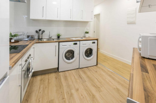 Tasteful double bedroom in a student flat, in Arguelles - Gallery - 12