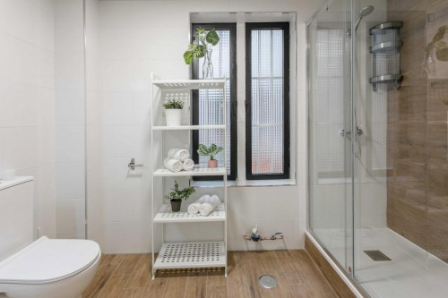 Tasteful double bedroom in a student flat, in Arguelles - Gallery - 10