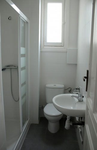 Single bedroom in an 8-bedroom flat, in central Castellana - Gallery - 9
