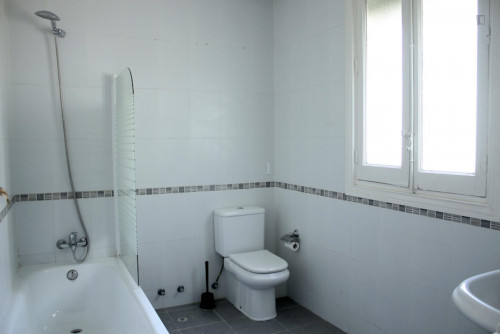 Single bedroom in an 8-bedroom flat, in central Castellana - Gallery - 8