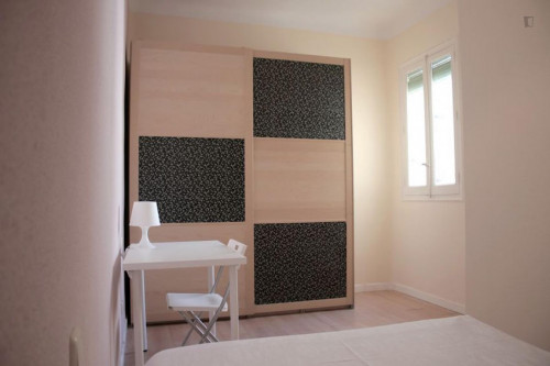 Single bedroom in an 8-bedroom flat, close to the Museo Lázaro Galdiano