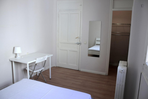 Nice single bedroom in an 8-bedroom flat, near El Retiro Park