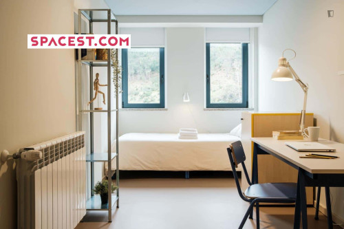 Room Plus with private bathroom - Student residence in Covilha