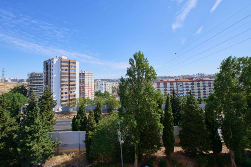 2 BDR Apartment in Rua Palmira Bastos, Odivelas