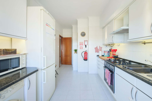 2 BDR Apartment in Rua Palmira Bastos, Odivelas