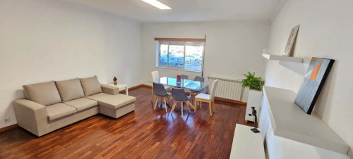 Espaçoso apartamento T1 bem localizado em Celas