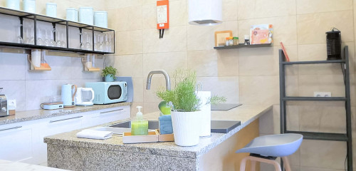 ten2twelve 2 min. walk distance to the Beach and to the Train Station | 3-Bedrooms | Parking