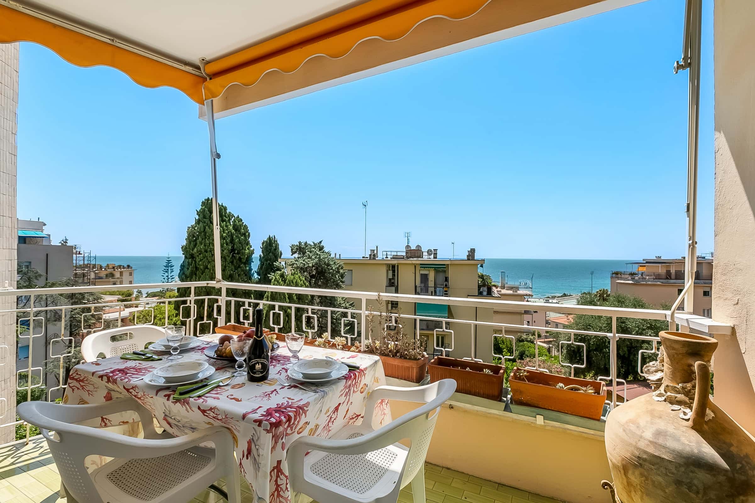Owl House, Sea-View Terrace Apt In Sanremo - 1