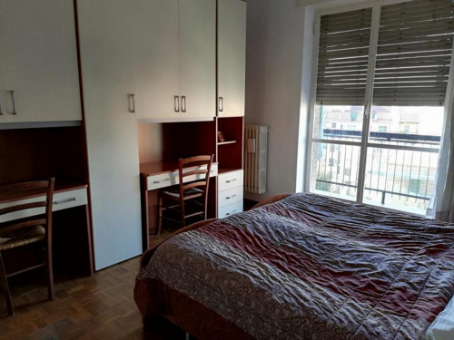 Spacious double bedroom close to NABA - Gallery - 2