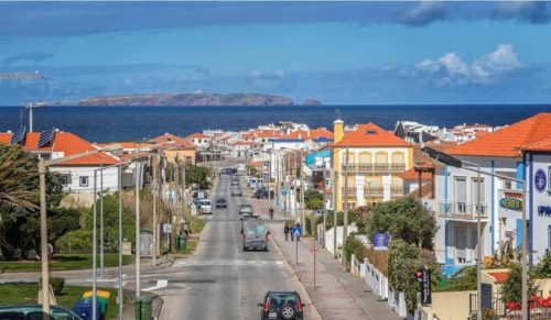 Cozy 2BDR Apartment in Avenida do Mar, Ferrel
